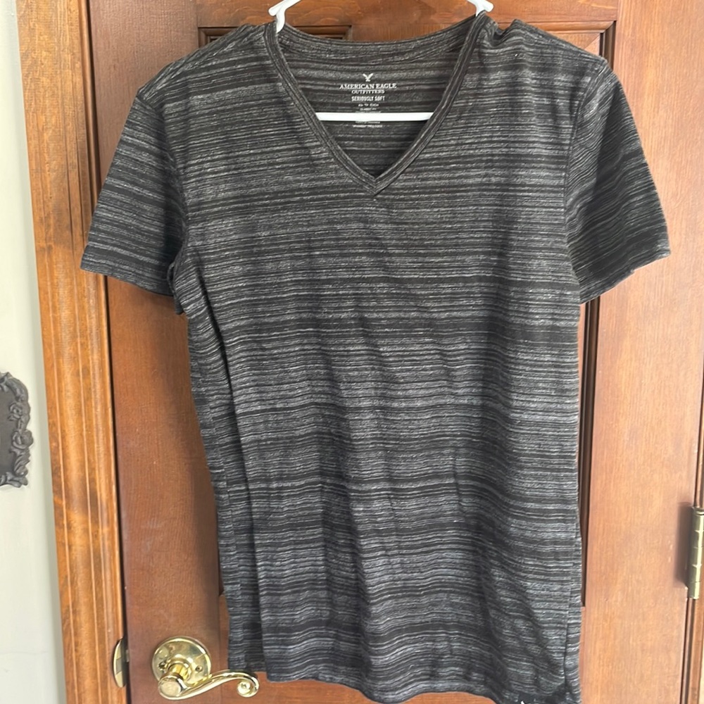 **American Eagle "seriously soft" v neck XS